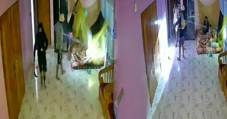 ডাকাতি হওয়া ব্যবসায়ীর বাড়ি